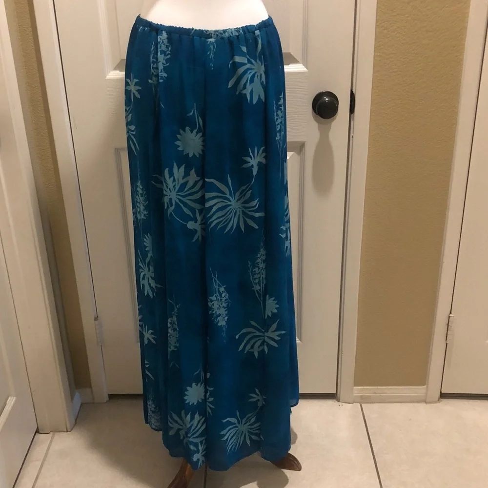 Beautiful Carole Little turquoise lined skirt. GUC